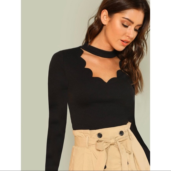 Tops - ❗️LAST CHANCE❗️NWOT Black scallop choker top